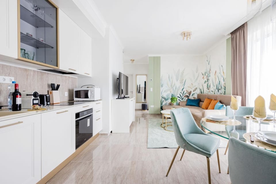 TV and multimedia, Kitchen or kitchenette, Living room, Dining area