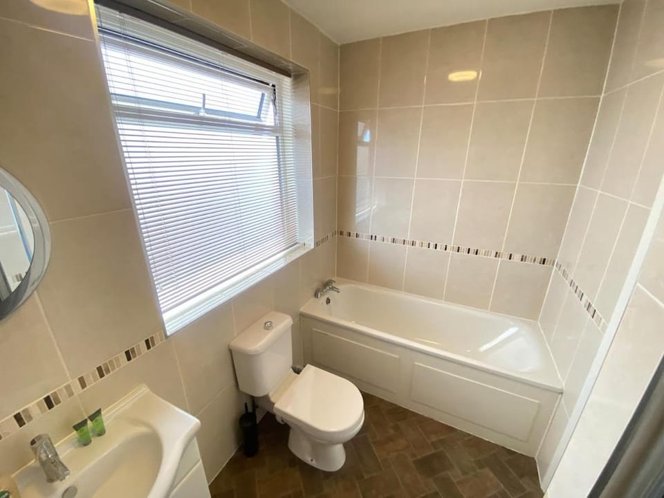 The Fern Two Bedroom Escape Apartment in Croydon