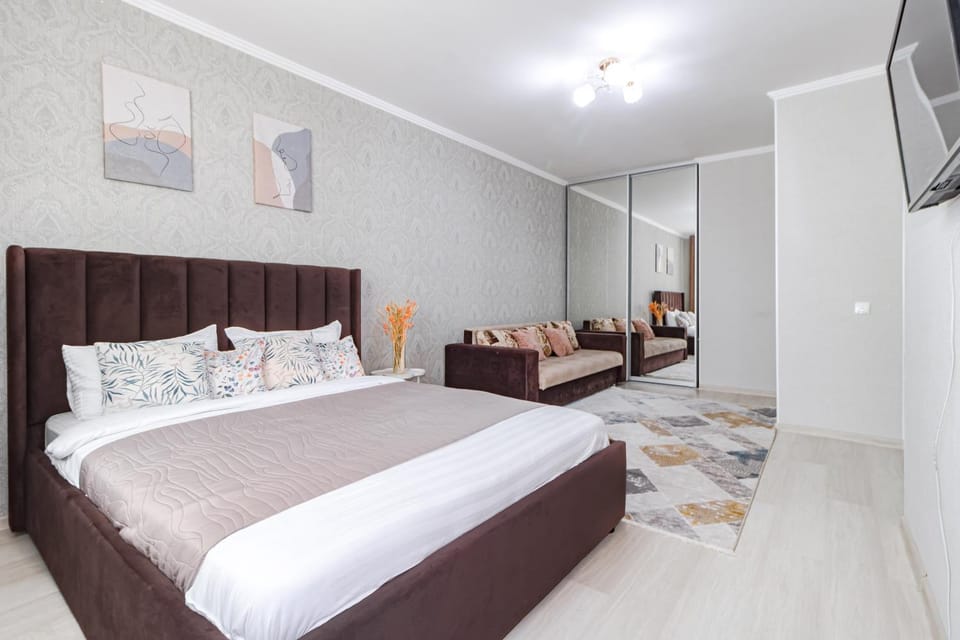Bed, TV and multimedia, Living room, Photo of the whole room, Bedroom