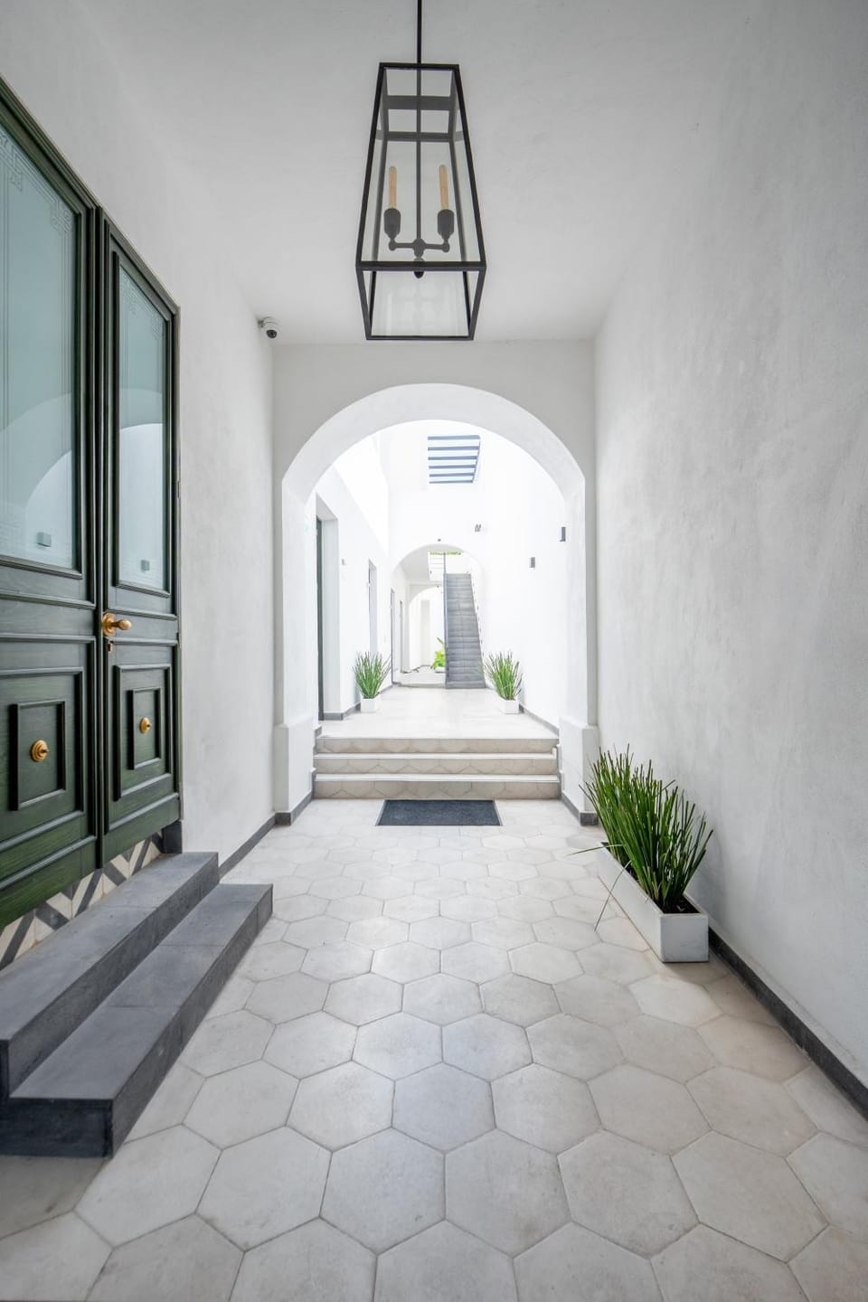 Facade/entrance, View (from property/room)