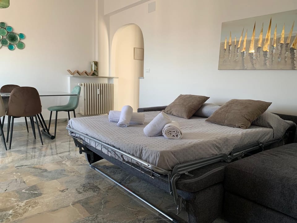 Bed, Living room