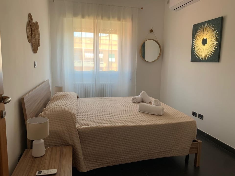 Bedroom, wardrobe, air conditioner