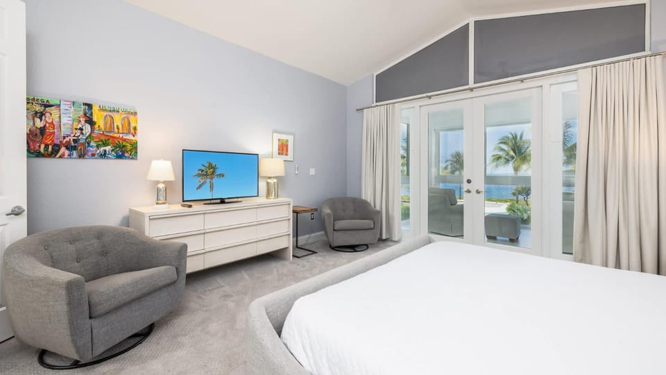 Luxury 3 BR 3BA condo with sweeping ocean views House in Key Largo