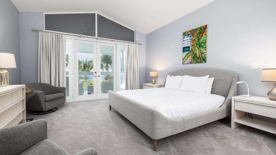 Luxury 3 BR 3BA condo with sweeping ocean views House in Key Largo