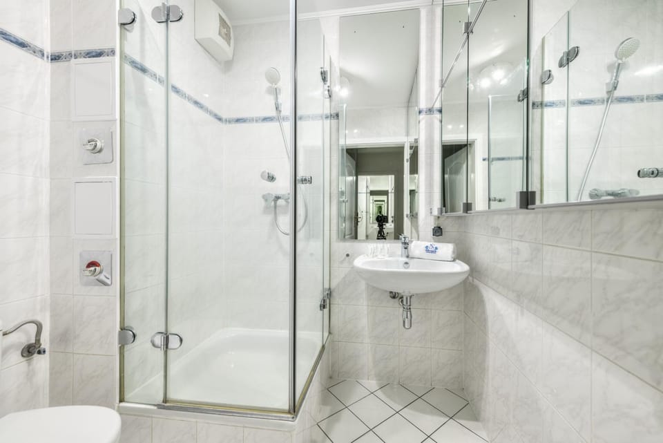 Shower, Bathroom, towels