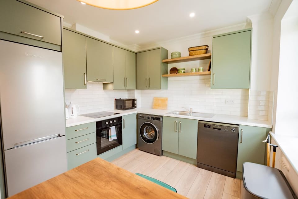 3BR Apartment - Sleeps 6 - Parking Apartment in Galway