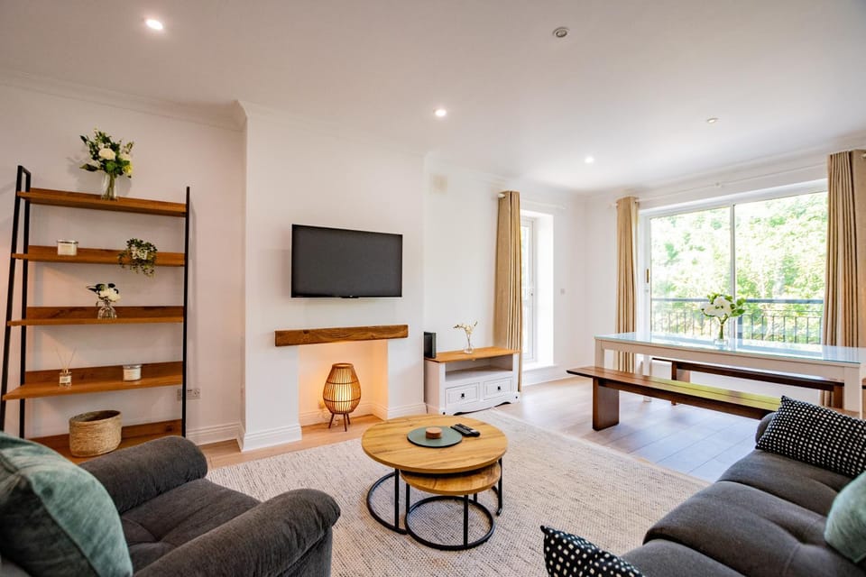3BR Apartment - Sleeps 6 - Parking Apartment in Galway