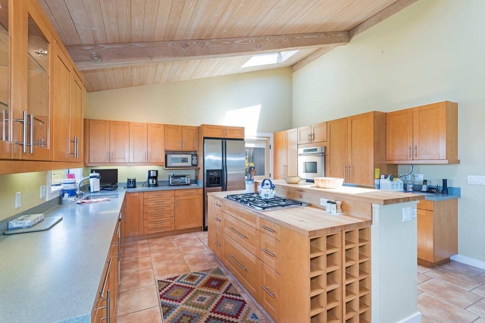 Deer View Hot Tub & Filtered Ocean Views House in Sonoma County