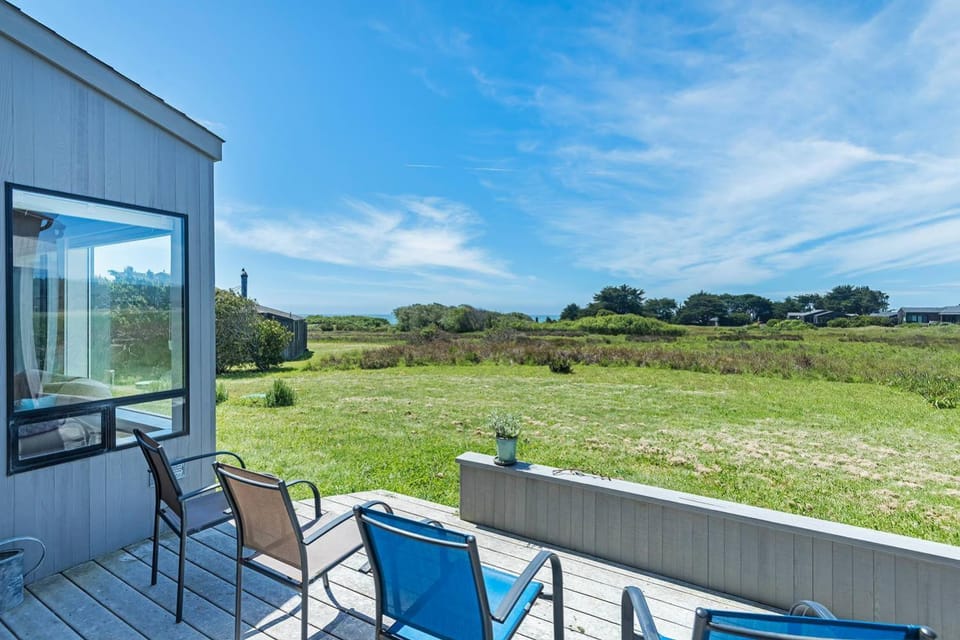 Deer View Hot Tub & Filtered Ocean Views House in Sonoma County