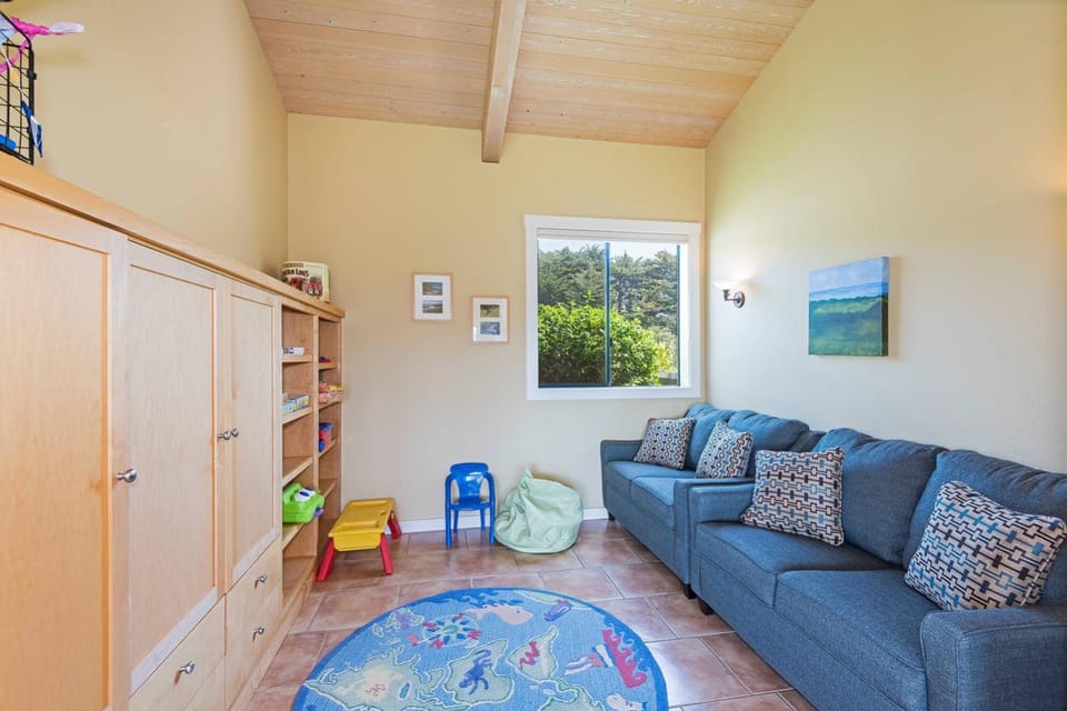 Deer View Hot Tub & Filtered Ocean Views House in Sonoma County