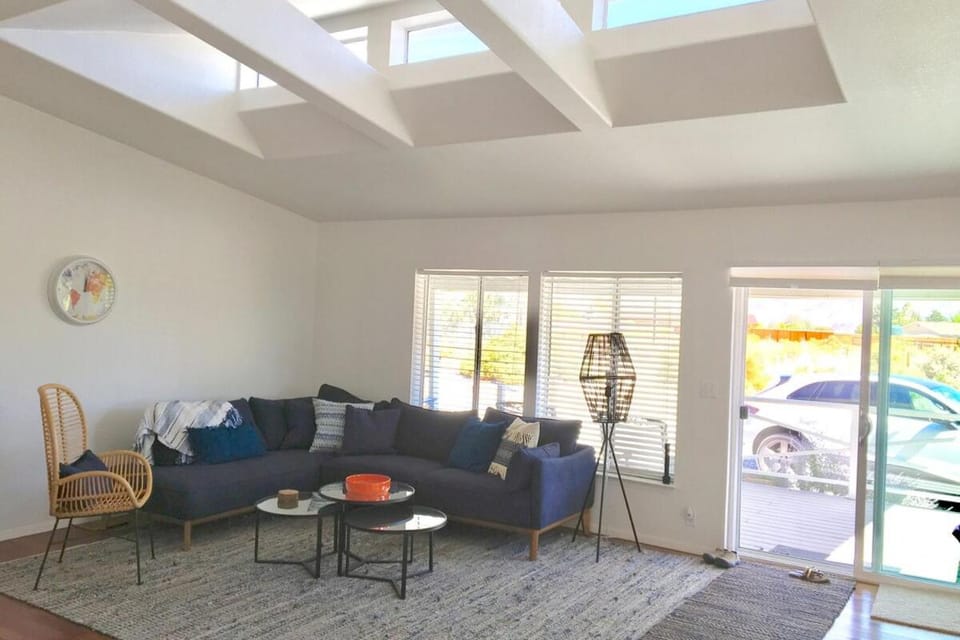 3 B 2 BA home in a Serene, quiet cul de sac House in Lone Pine