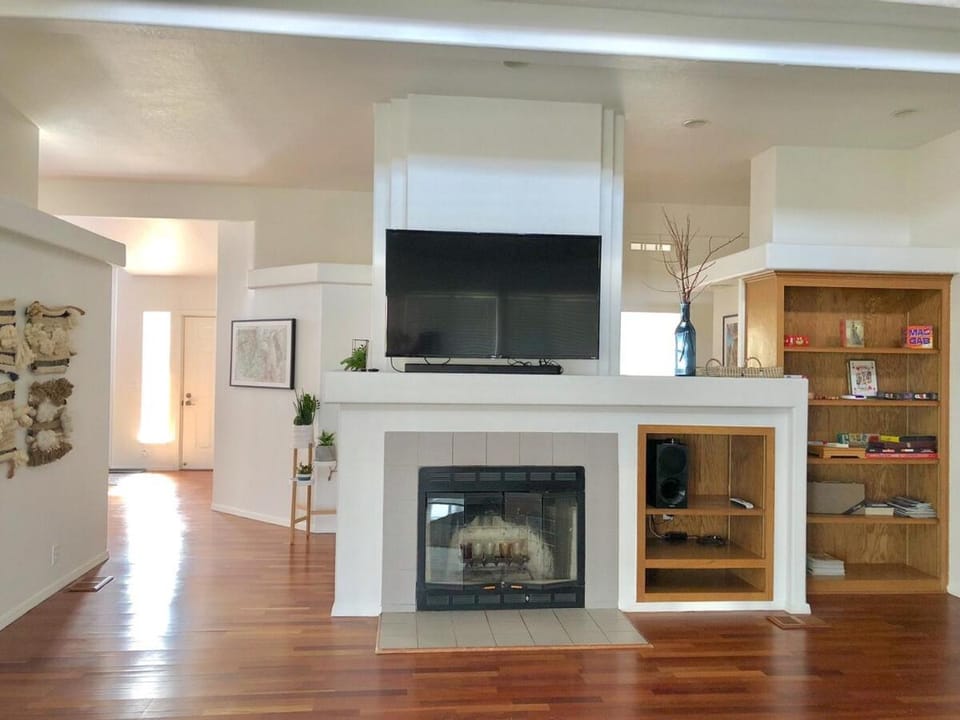 3 B 2 BA home in a Serene, quiet cul de sac House in Lone Pine