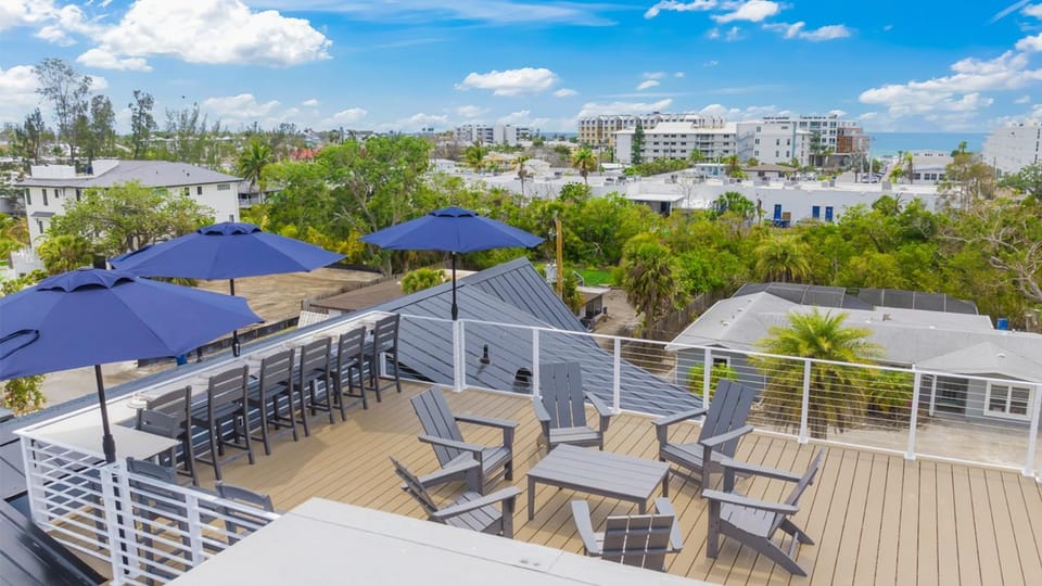 Property building, Spring, Day, View (from property/room), Balcony/Terrace, Other, City view