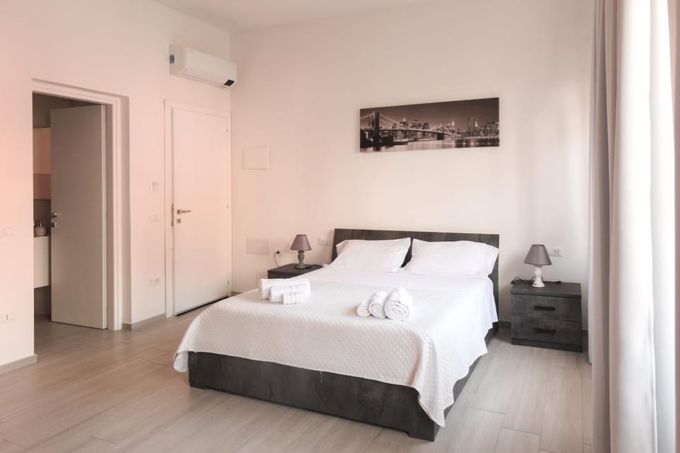 Bed, Bedroom, towels, wardrobe