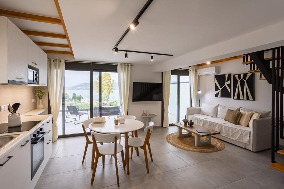 TV and multimedia, Kitchen or kitchenette, Photo of the whole room, Seating area