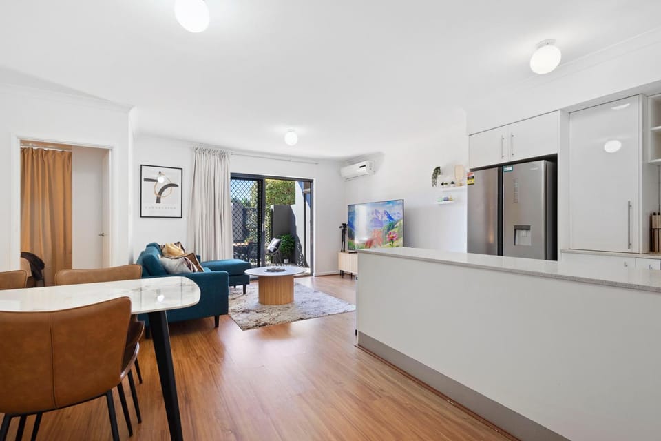Dining area, kitchen