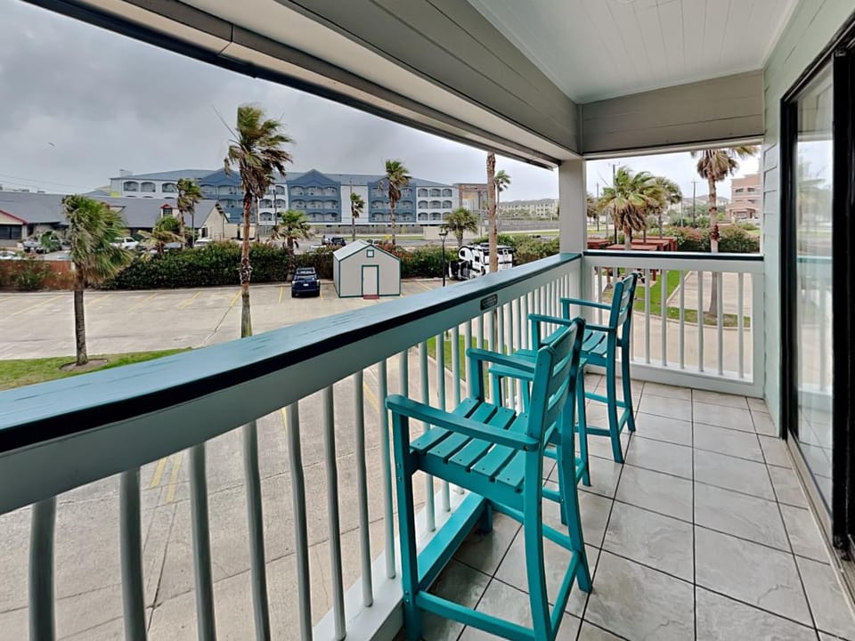 Sweet Gulf Views Apartment in Galveston Island