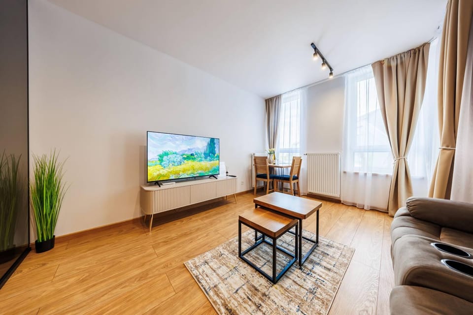 TV and multimedia, Living room, Seating area, Evening entertainment