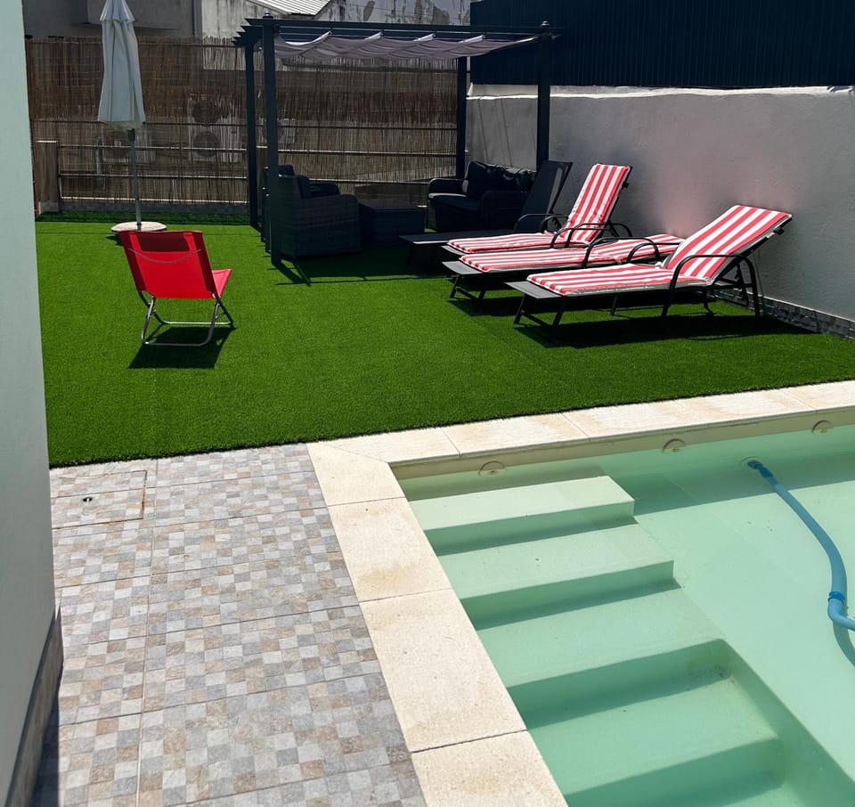Swimming pool, sunbed