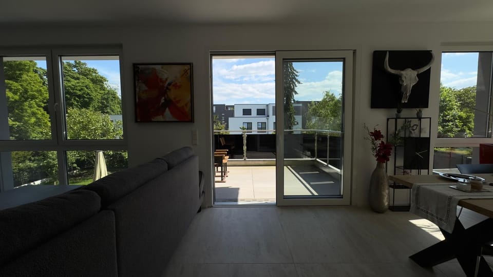 Communal lounge/ TV room, TV and multimedia, View (from property/room), Balcony/Terrace, Living room, Seating area, Dining area, Evening entertainment