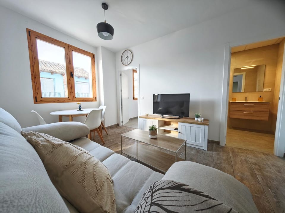 Communal lounge/ TV room, TV and multimedia, Living room, Seating area