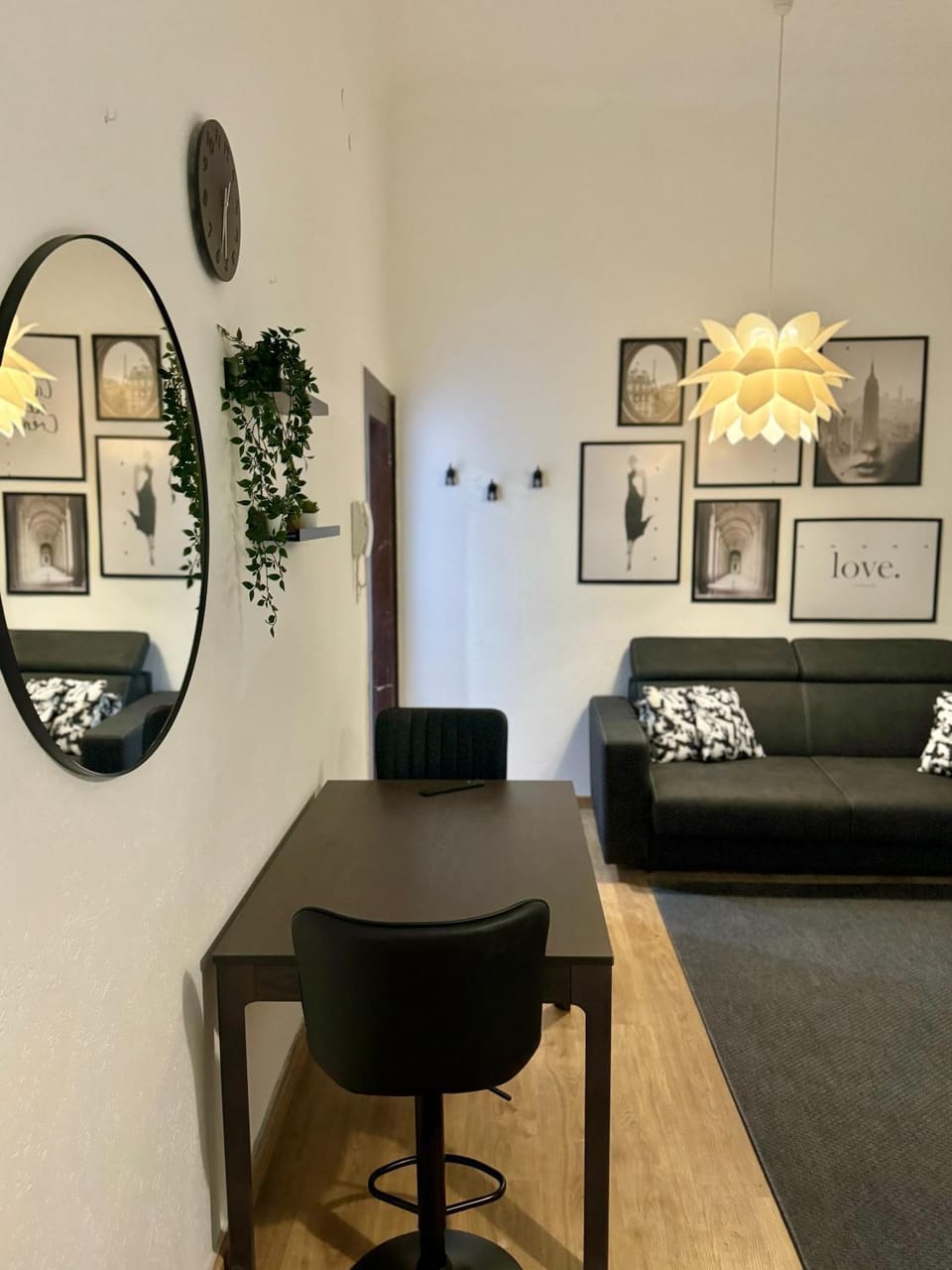 Photo of the whole room