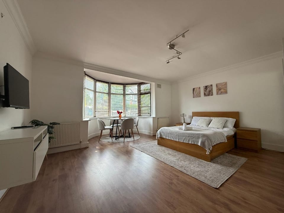Modern 3-Bedroom Retreat Just Steps from Wembley Stadium Apartment in Wembley