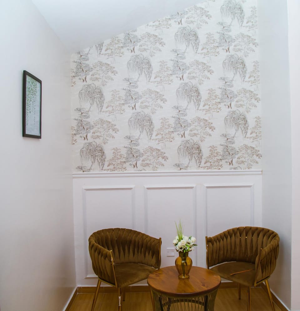 Seating area, Bedroom