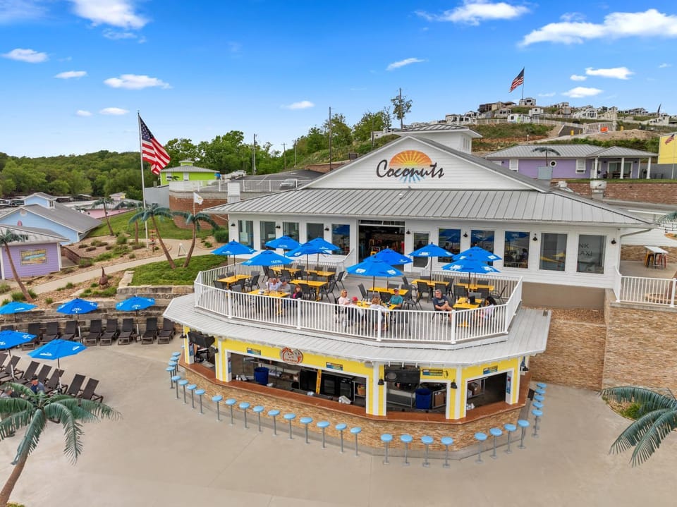 Restaurant/places to eat, Lounge or bar