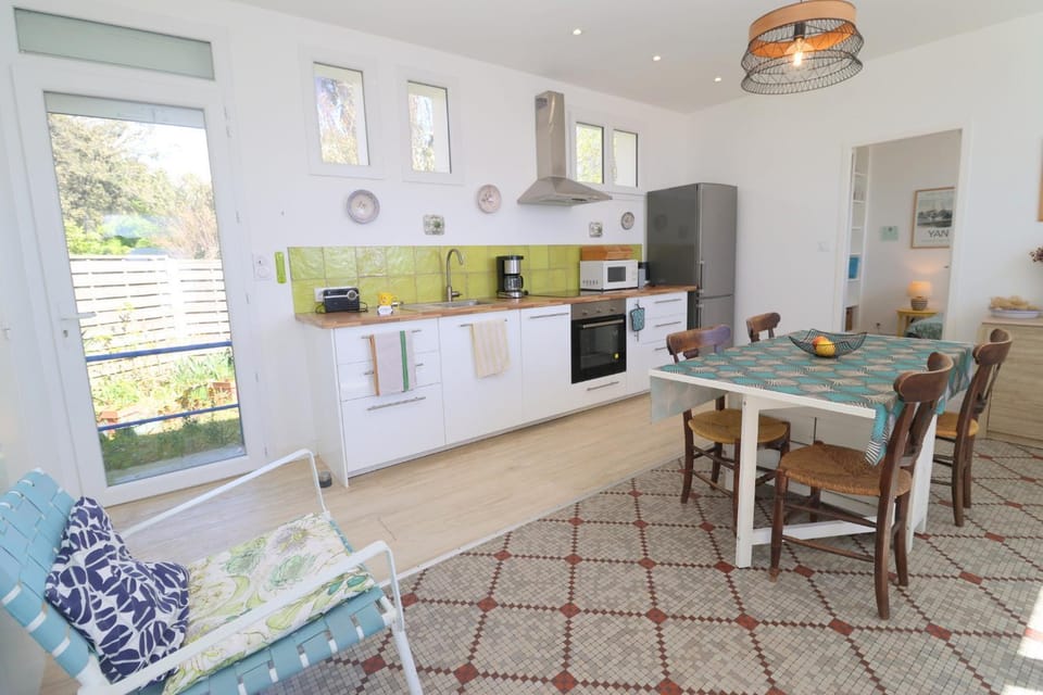 Dining area, kitchen
