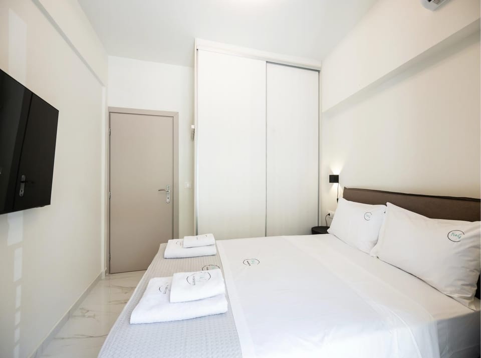 Bed, Photo of the whole room, Bedroom, towels, wardrobe
