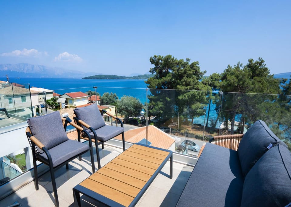 Property building, Natural landscape, Balcony/Terrace, Balcony/Terrace