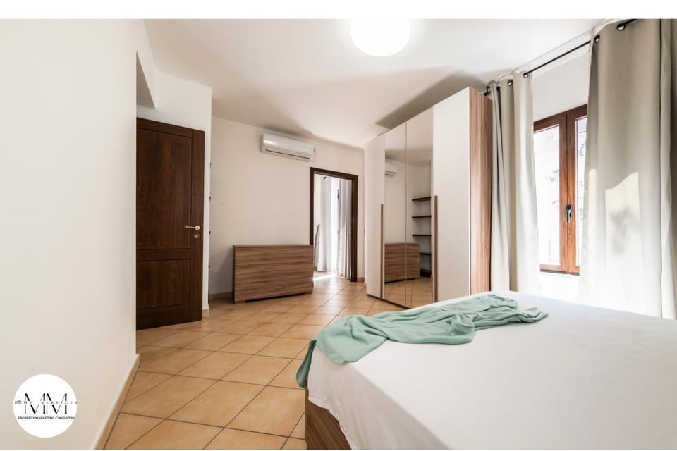Bed, Photo of the whole room, Bedroom, air conditioner