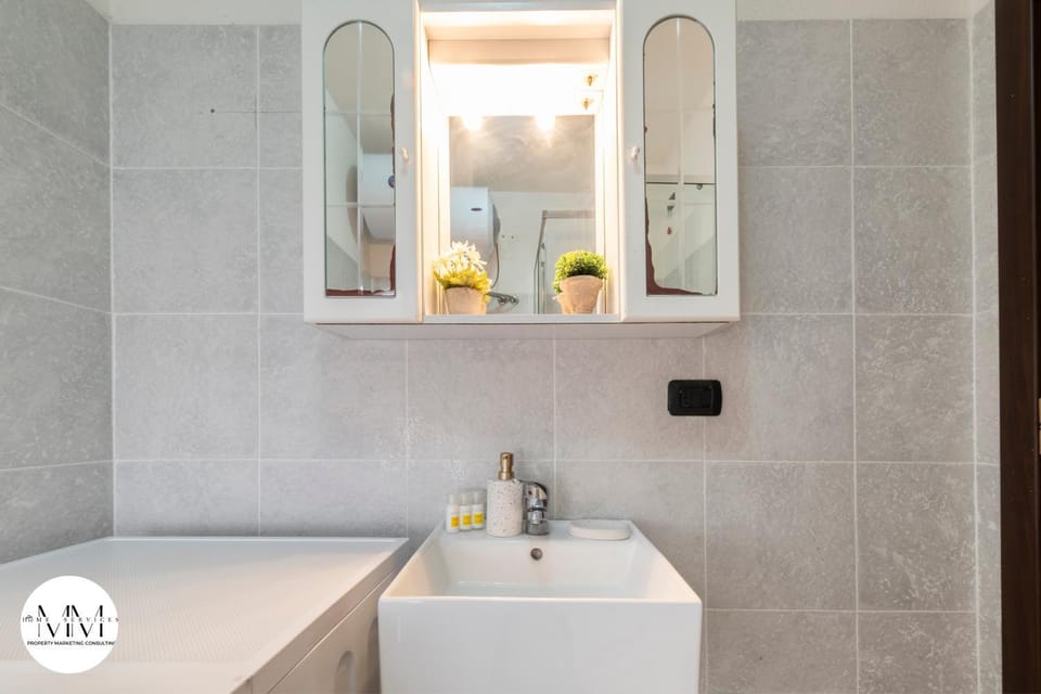 Bathroom, towels