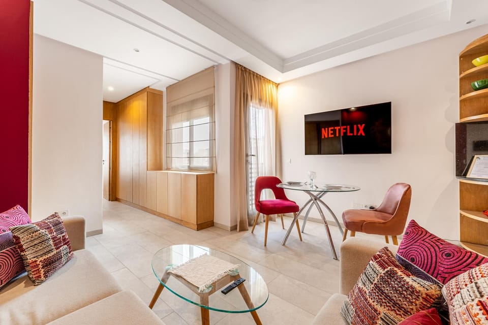 TV and multimedia, Living room, Seating area, Evening entertainment