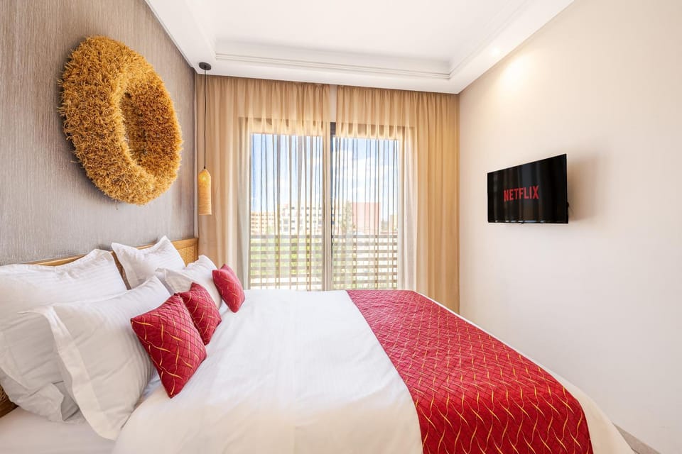 Bed, TV and multimedia, Photo of the whole room, Bedroom