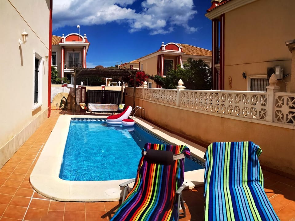 Chalet Campoamor con piscina privada House in Dehesa de Campoamor
