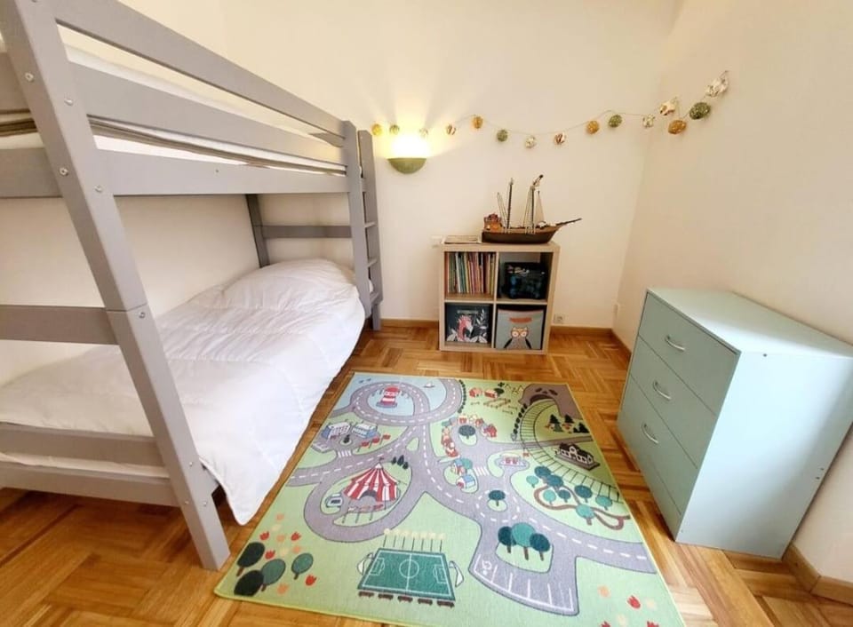 Photo of the whole room, Bedroom, bunk bed
