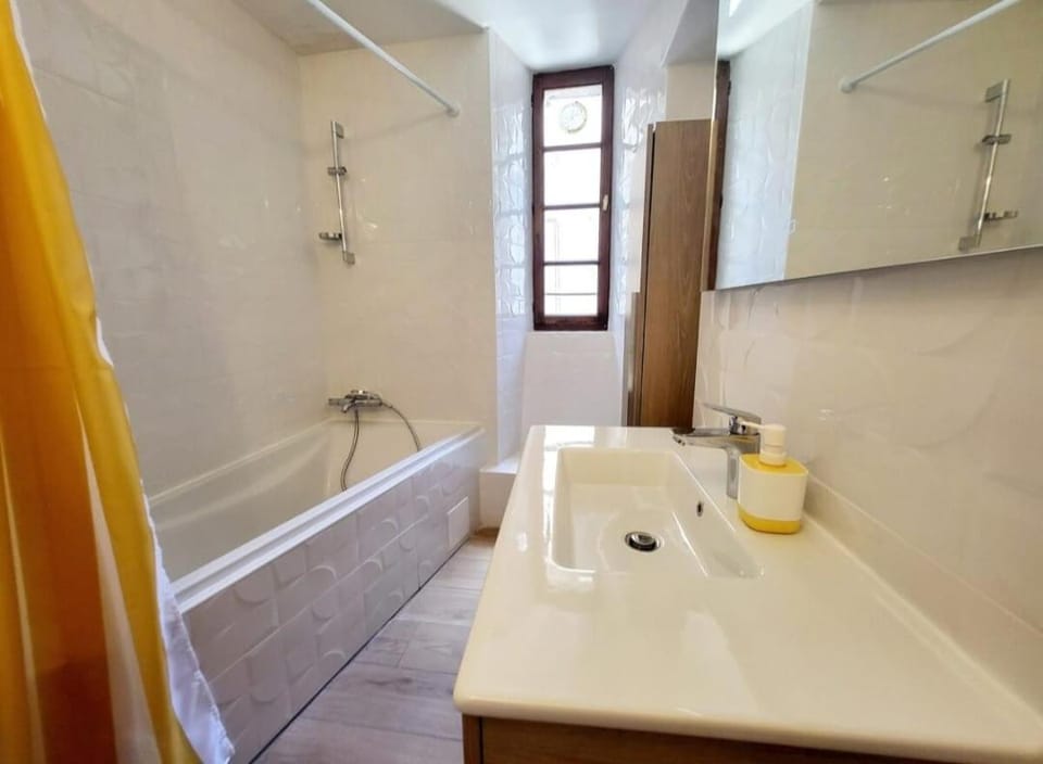 Bathroom, Bath