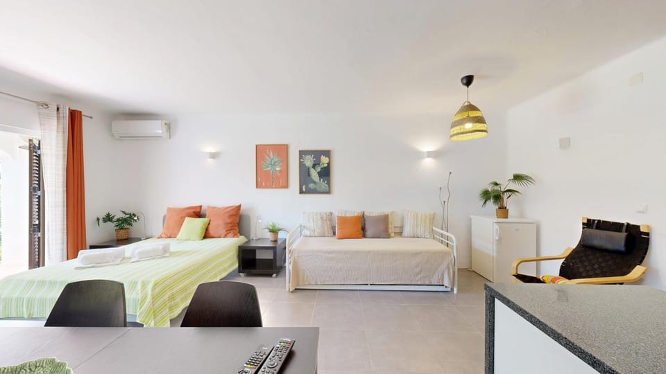 Apartamento Studio Sao Rafael, 450m Praia Apartment in Guia