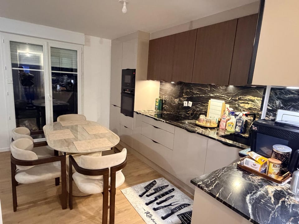 Chambre privée , dans un 4 pièces , avec SDB privative Apartment in Île-de-France