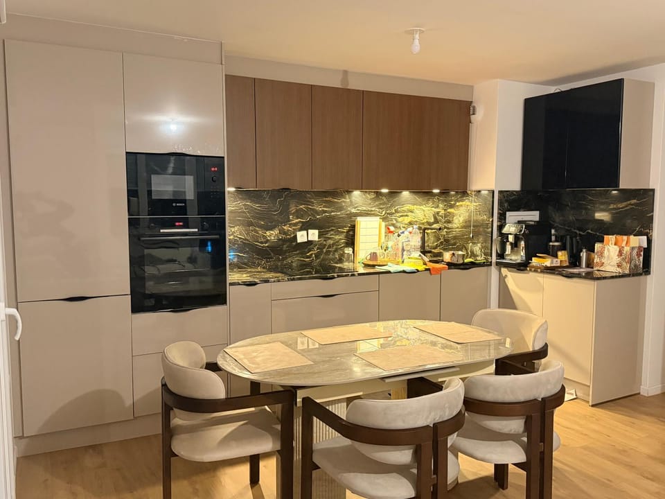 Chambre privée , dans un 4 pièces , avec SDB privative Apartment in Île-de-France