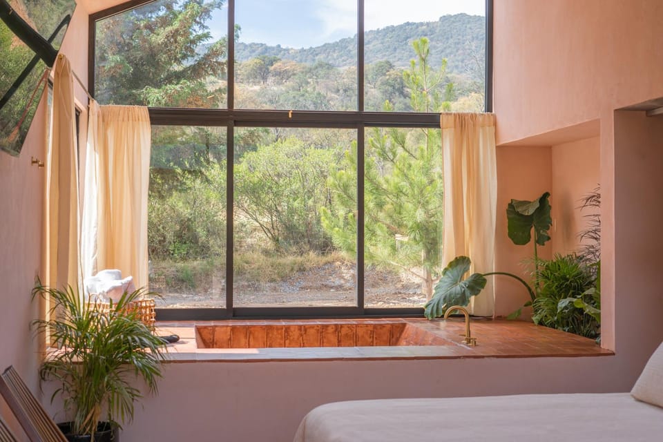 Hot Tub, Photo of the whole room