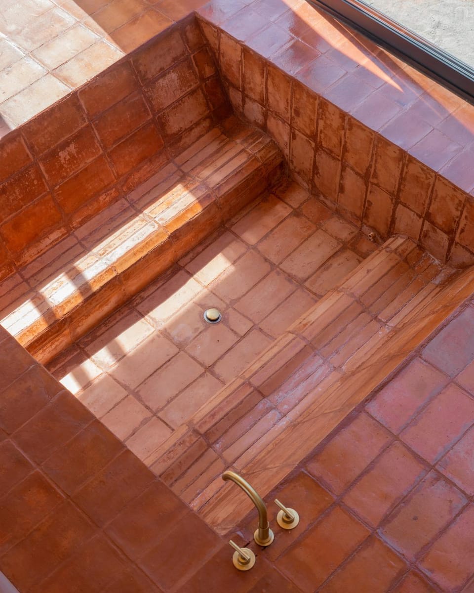 Bird's eye view, Hot Tub