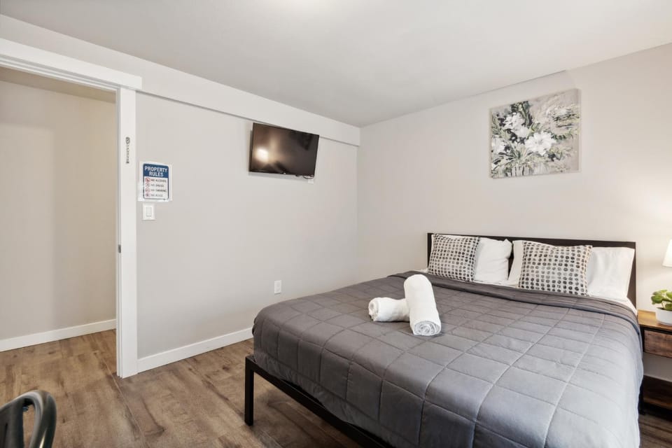 Judkins Basement Suite Near Downtown & Light Rail Bed and Breakfast in Seattle