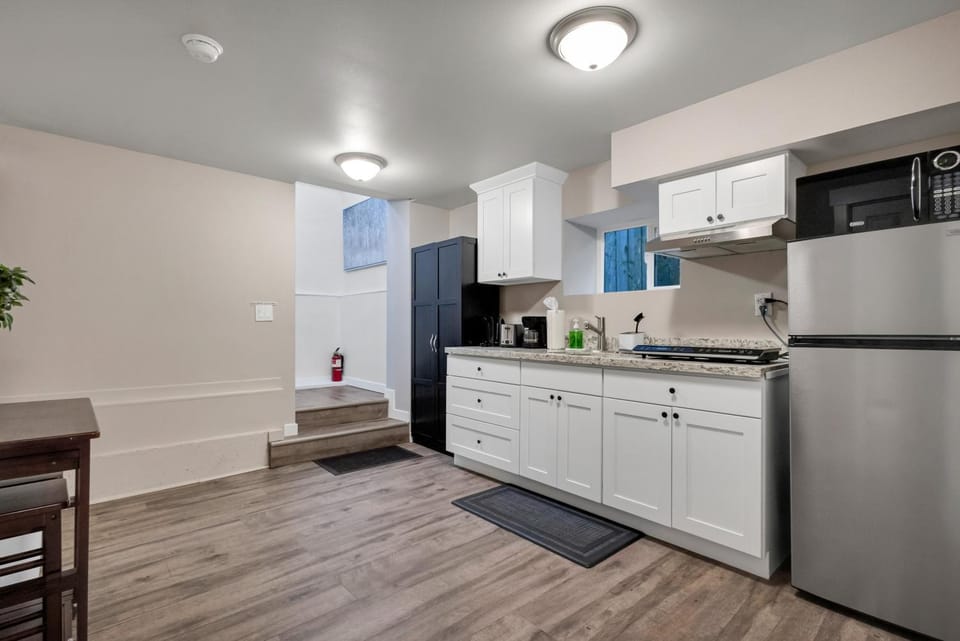 Judkins Basement Suite Near Downtown & Light Rail Bed and Breakfast in Seattle