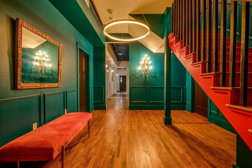 7 Private Suites Sleeps 25 Walkable to SXSW House in Austin