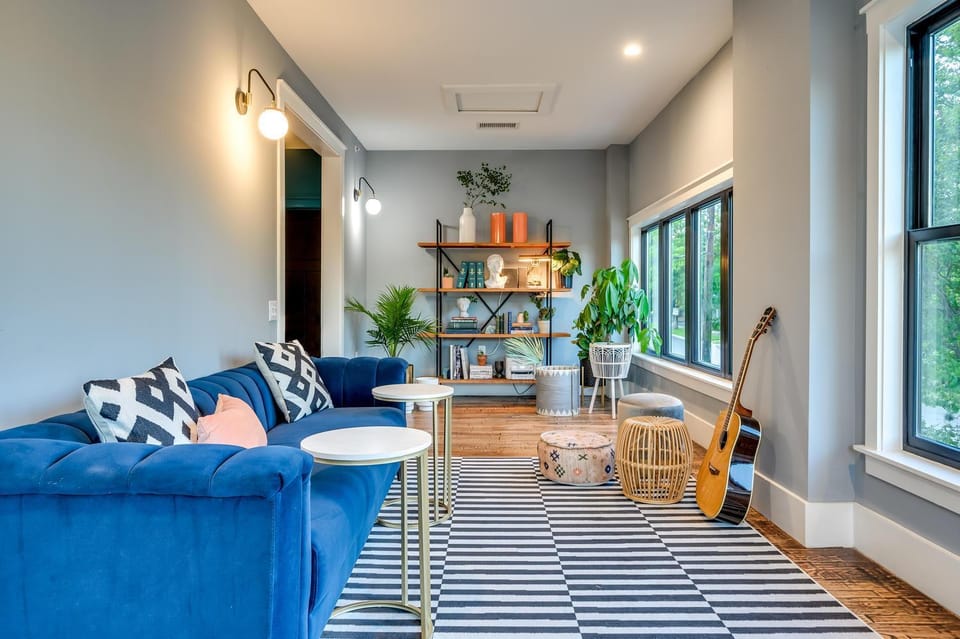 7 Private Suites Sleeps 25 Walkable to SXSW House in Austin