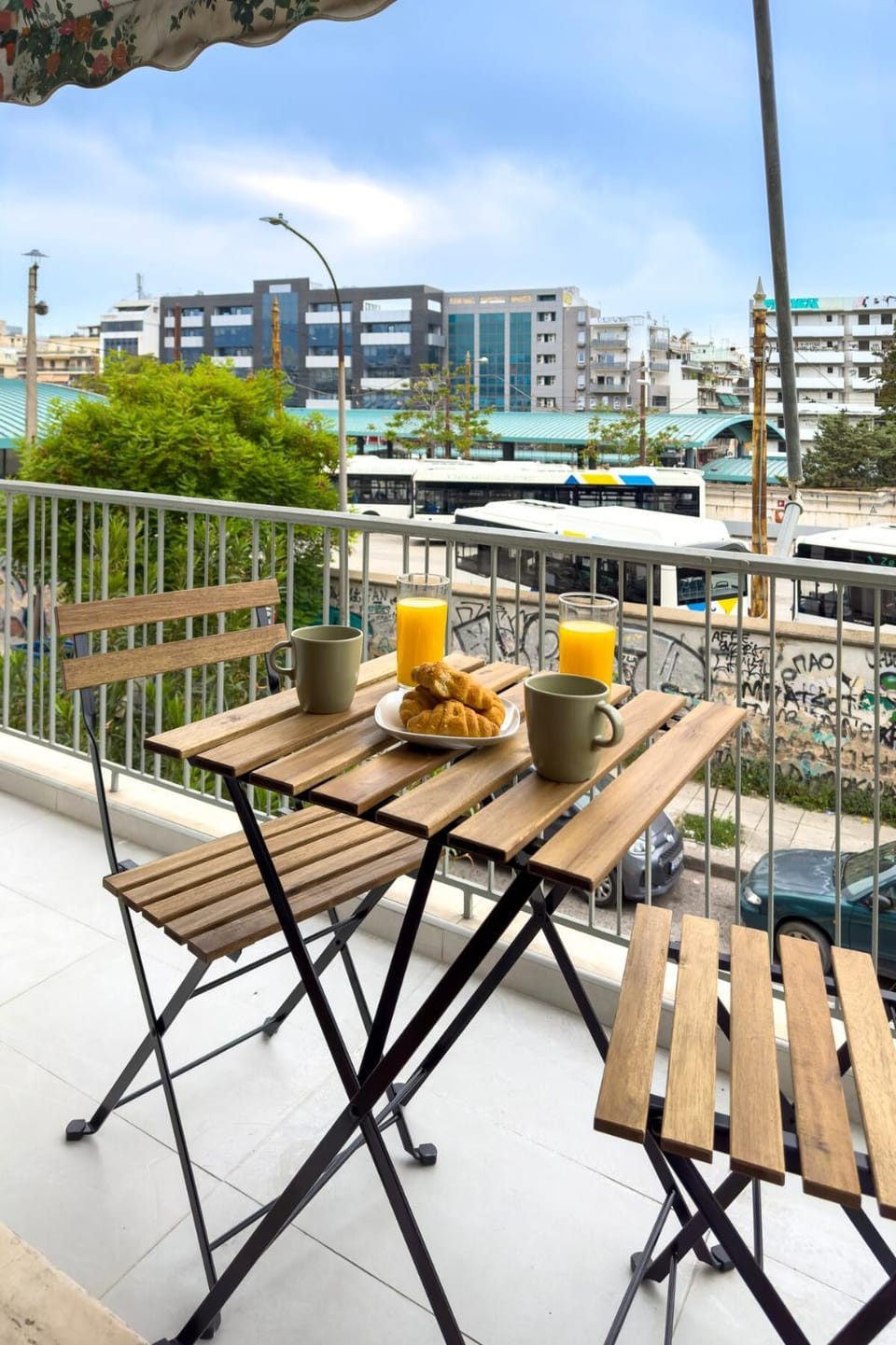 Stylish & Bright Flat Across Metro - 8' to Center Apartment in Athens