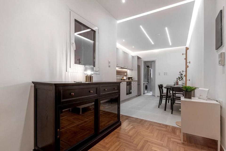 Stylish & Bright Flat Across Metro - 8' to Center Apartment in Athens